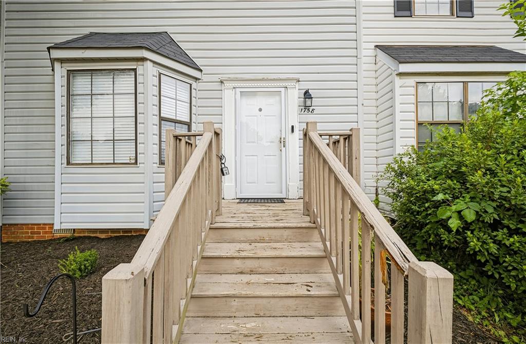 1758 Skiffes Creek Cir Property Photo 2