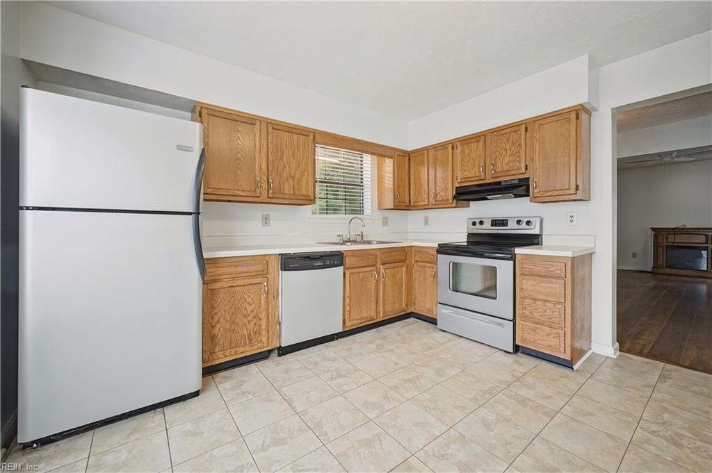 1758 Skiffes Creek Cir Property Photo 6