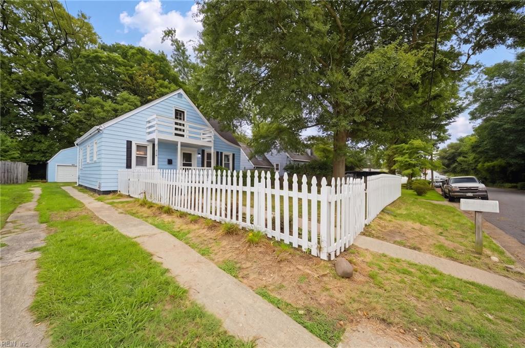 216 Manteo Ave Property Photo 2