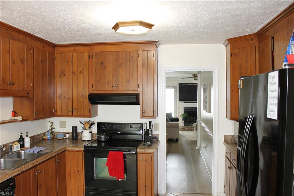 1113 Palmerton Dr Property Photo 2
