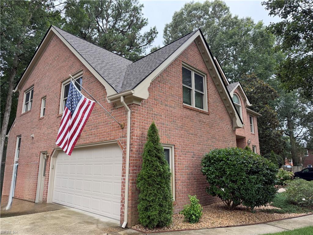 810 Hedgerow Ct Property Photo 3