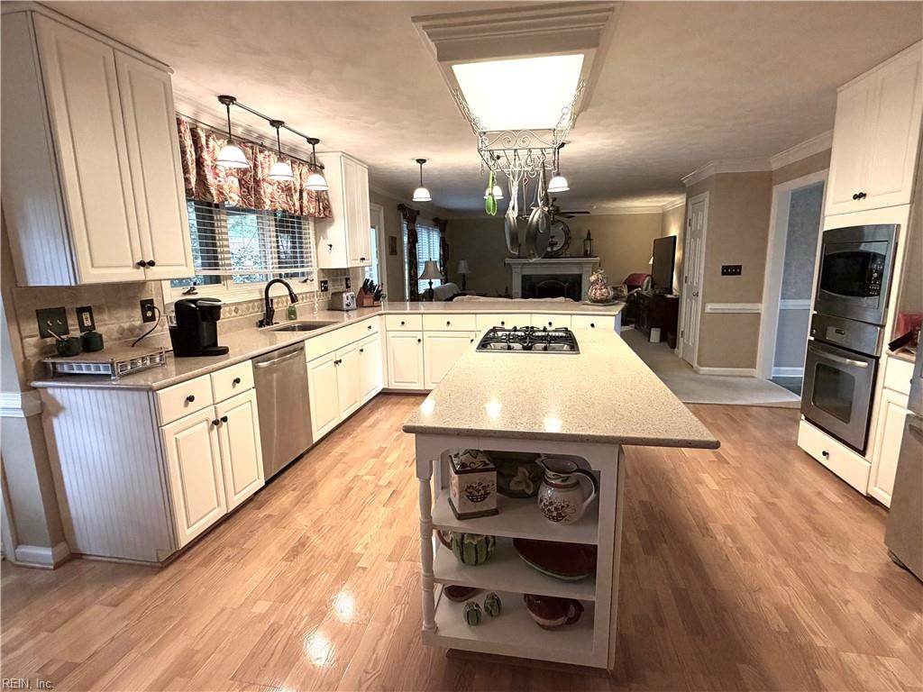 810 Hedgerow Ct Property Photo 10
