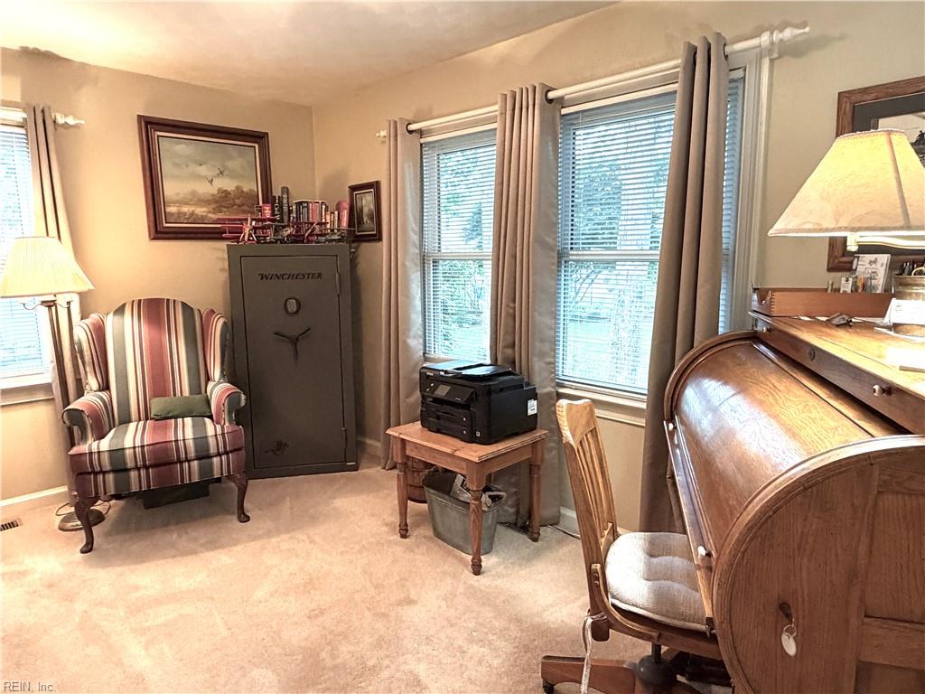 810 Hedgerow Ct Property Photo 18