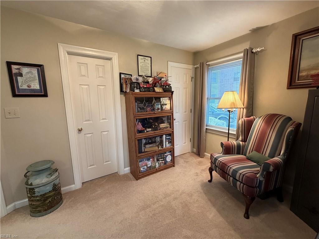 810 Hedgerow Ct Property Photo 21