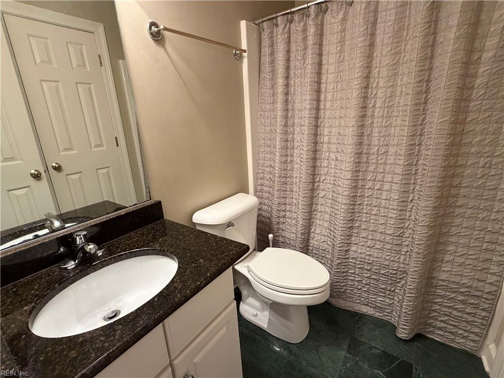 810 Hedgerow Ct Property Photo 22