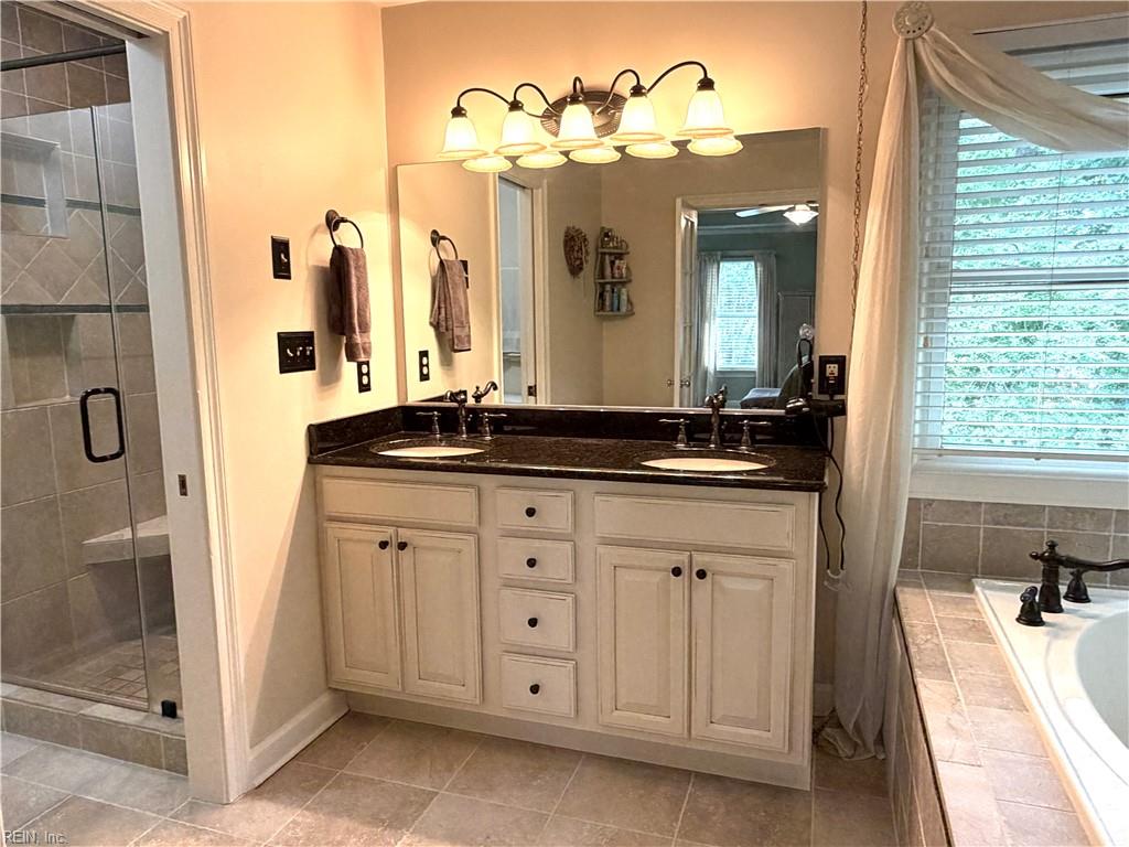 810 Hedgerow Ct Property Photo 32