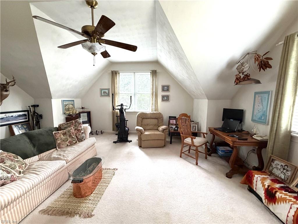 810 Hedgerow Ct Property Photo 38