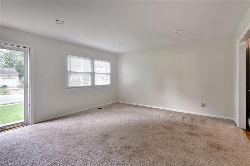 806 Burton St Property Photo 6