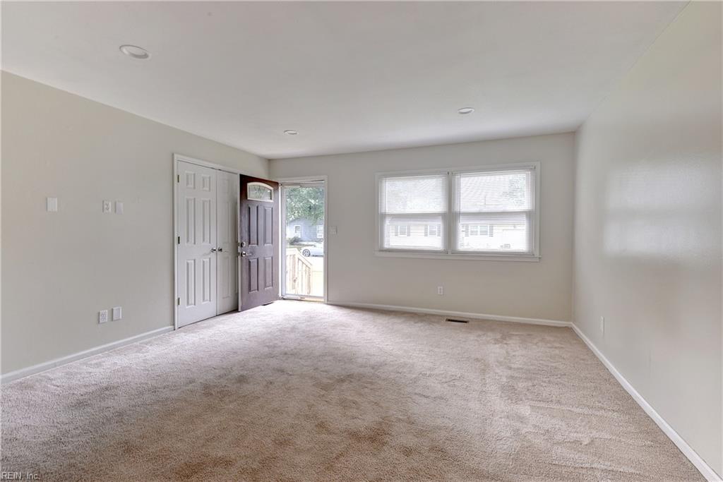 806 Burton St Property Photo 7