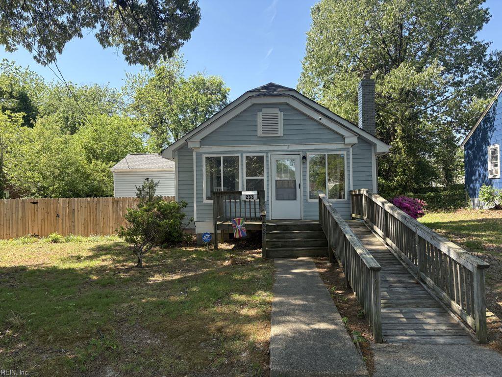 233 Pine Ave Property Photo 1