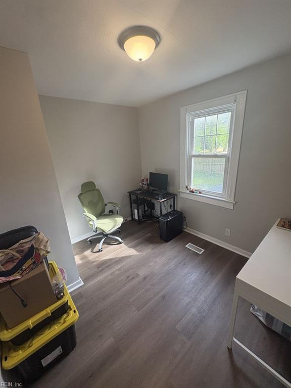 233 Pine Ave Property Photo 8