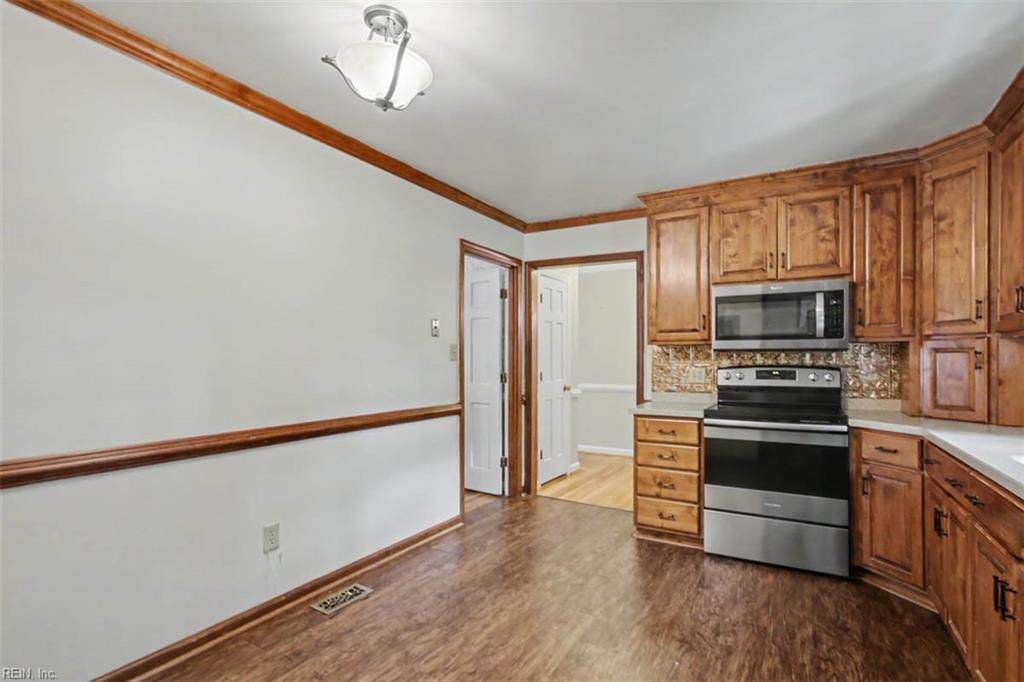 323 Williamsburg Ct Property Photo 10