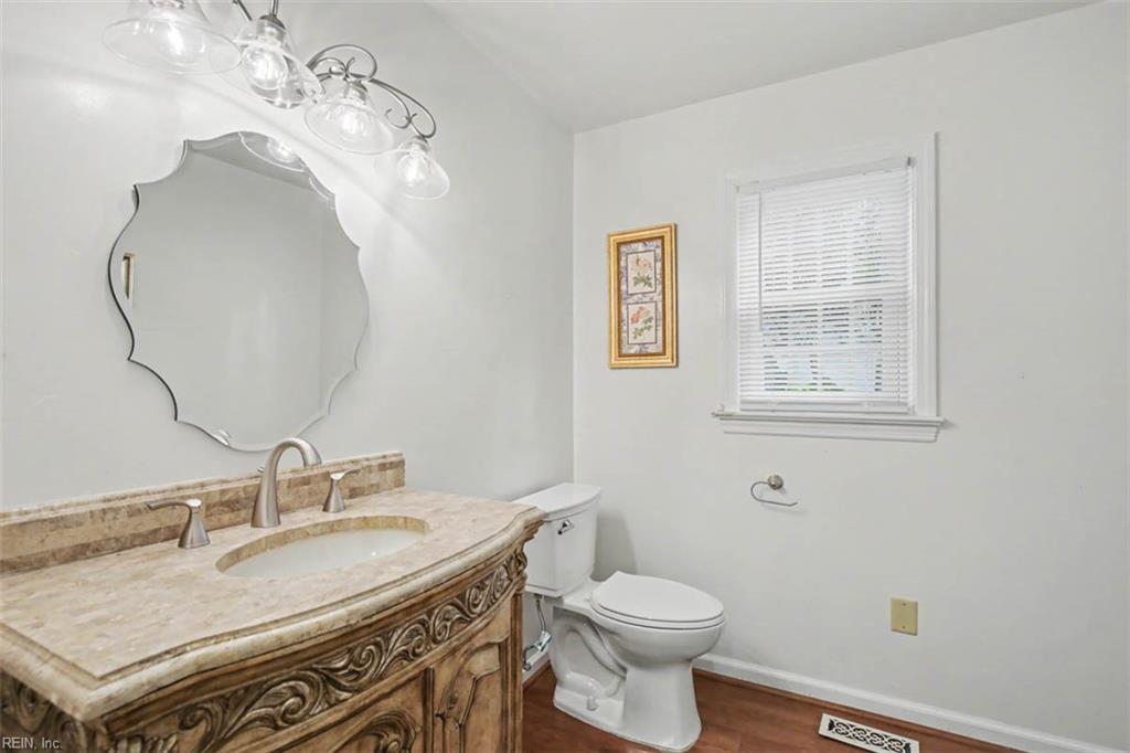 323 Williamsburg Ct Property Photo 13