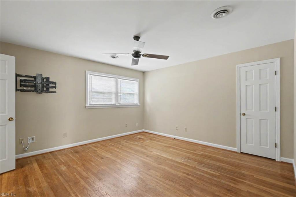 323 Williamsburg Ct Property Photo 14