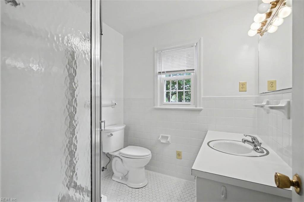 323 Williamsburg Ct Property Photo 16