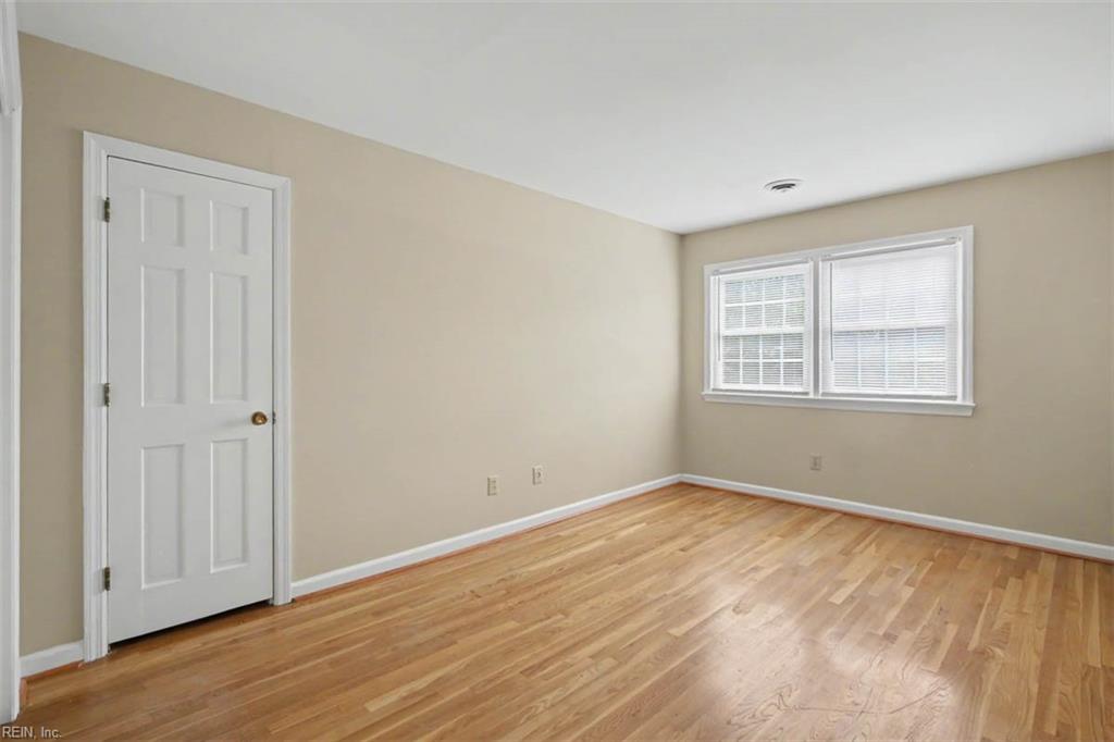 323 Williamsburg Ct Property Photo 19