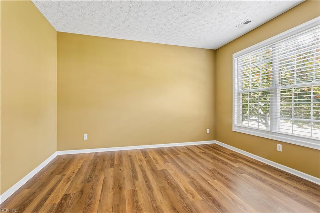 6100 Shrewsbury Sq Property Photo 8