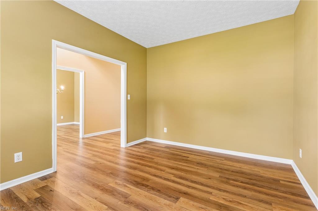 6100 Shrewsbury Sq Property Photo 9