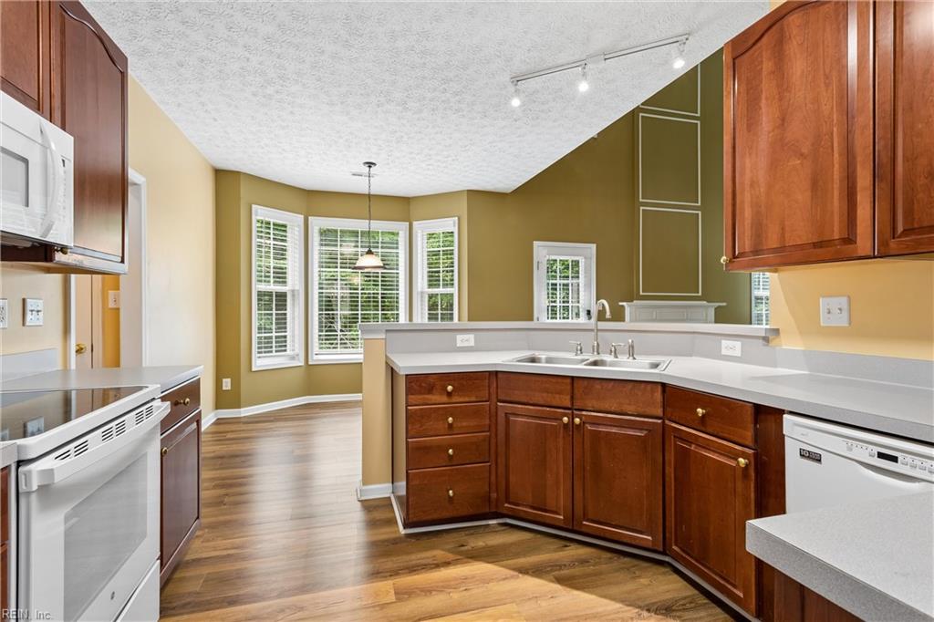 6100 Shrewsbury Sq Property Photo 13