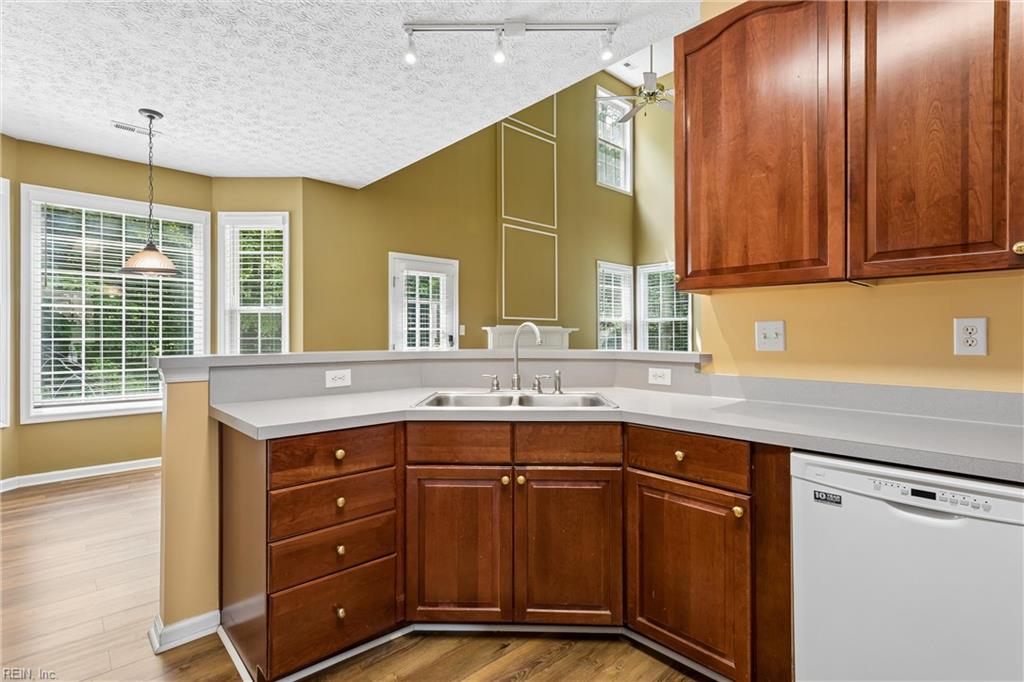 6100 Shrewsbury Sq Property Photo 15