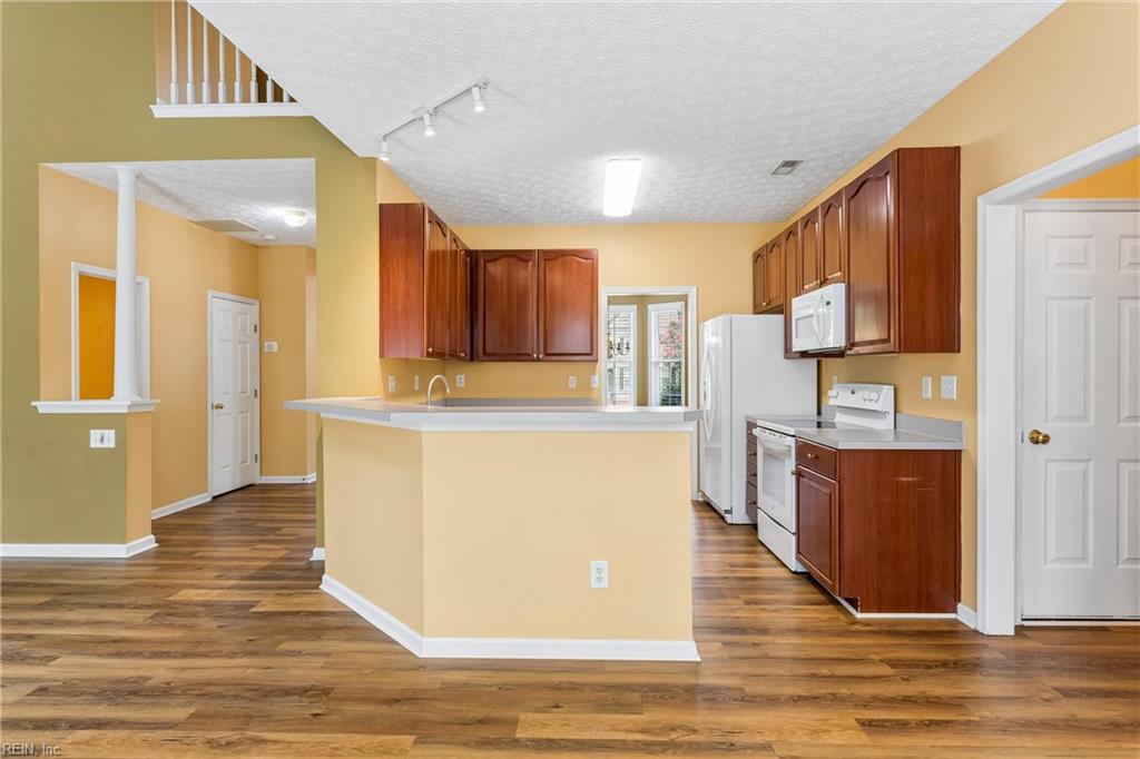6100 Shrewsbury Sq Property Photo 17