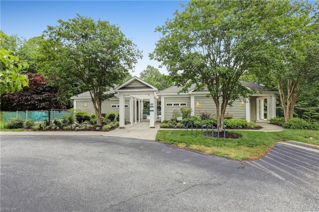 6100 Shrewsbury Sq Property Photo 45