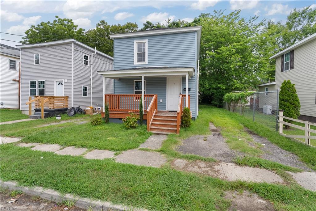 206 Oak ST Property Photo 1