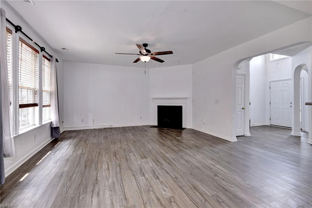801 Queensbury Ln Property Photo 7