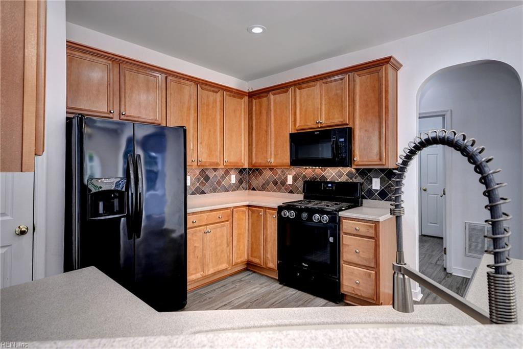 801 Queensbury Ln Property Photo 11