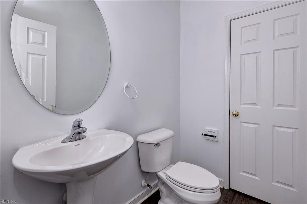 801 Queensbury Ln Property Photo 19