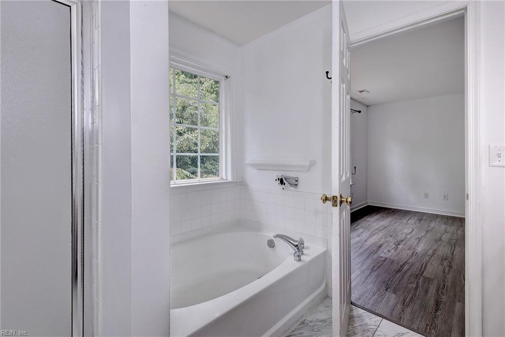 801 Queensbury Ln Property Photo 26