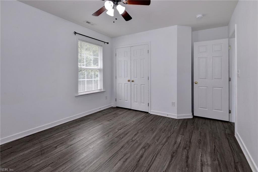 801 Queensbury Ln Property Photo 29