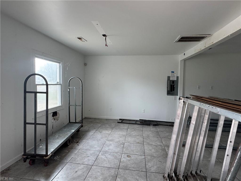 83&85 W Mercury Blvd Property Photo 3