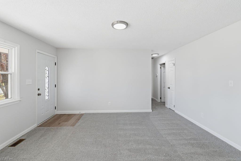 18 Fort Worth St Property Photo 10