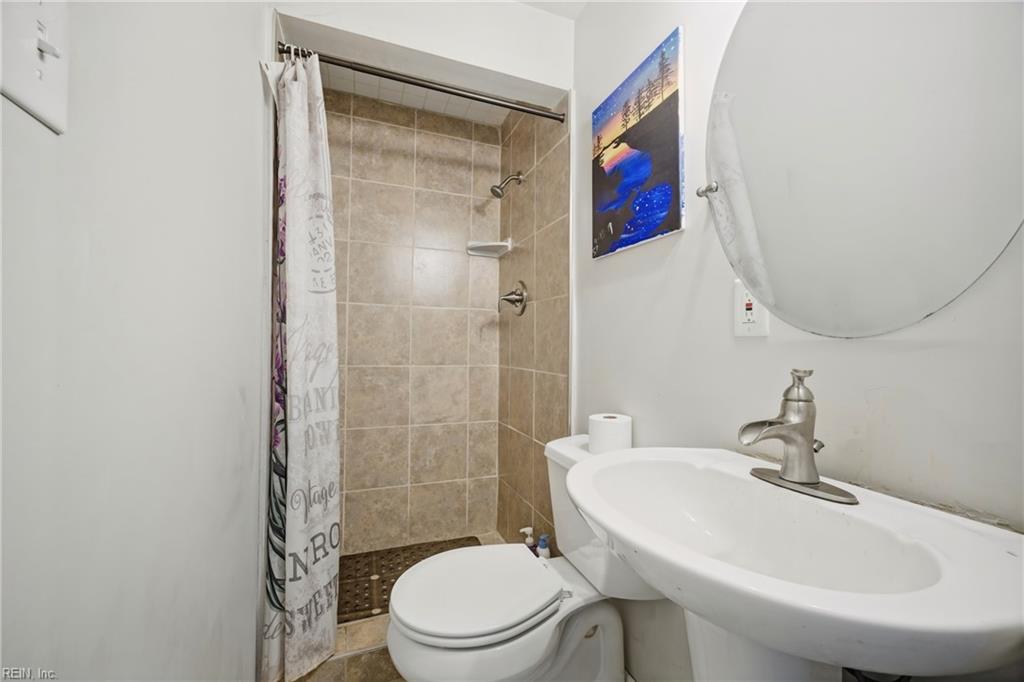 653 Edwin Dr Property Photo 16