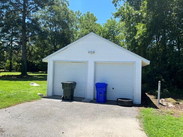 817 Moore Farm Ln Property Photo 3