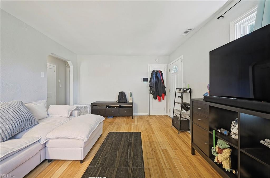 6422 Devonshire Rd Property Photo 3