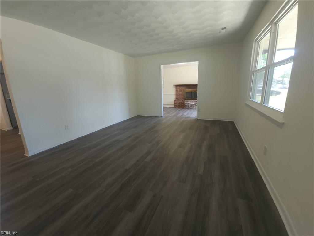 846 Drawbridge Dr Property Photo 3