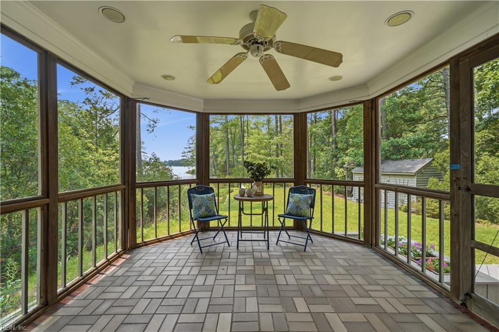 1101 N Inlynnview Rd Property Photo 4