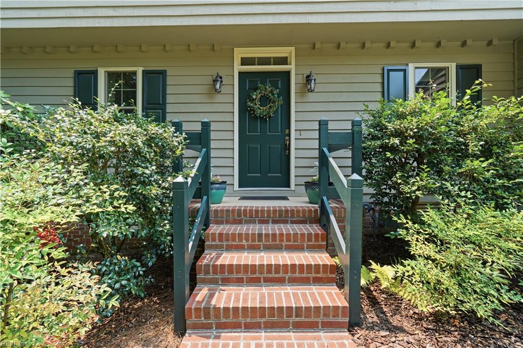 1101 N Inlynnview Rd Property Photo 6