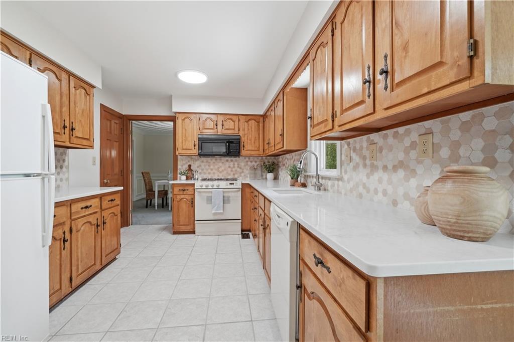 1101 N Inlynnview Rd Property Photo 14