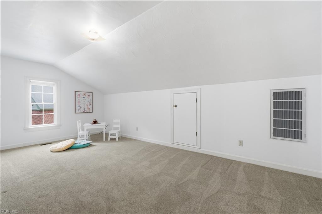 1101 N Inlynnview Rd Property Photo 29