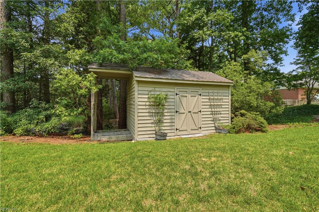 1101 N Inlynnview Rd Property Photo 44