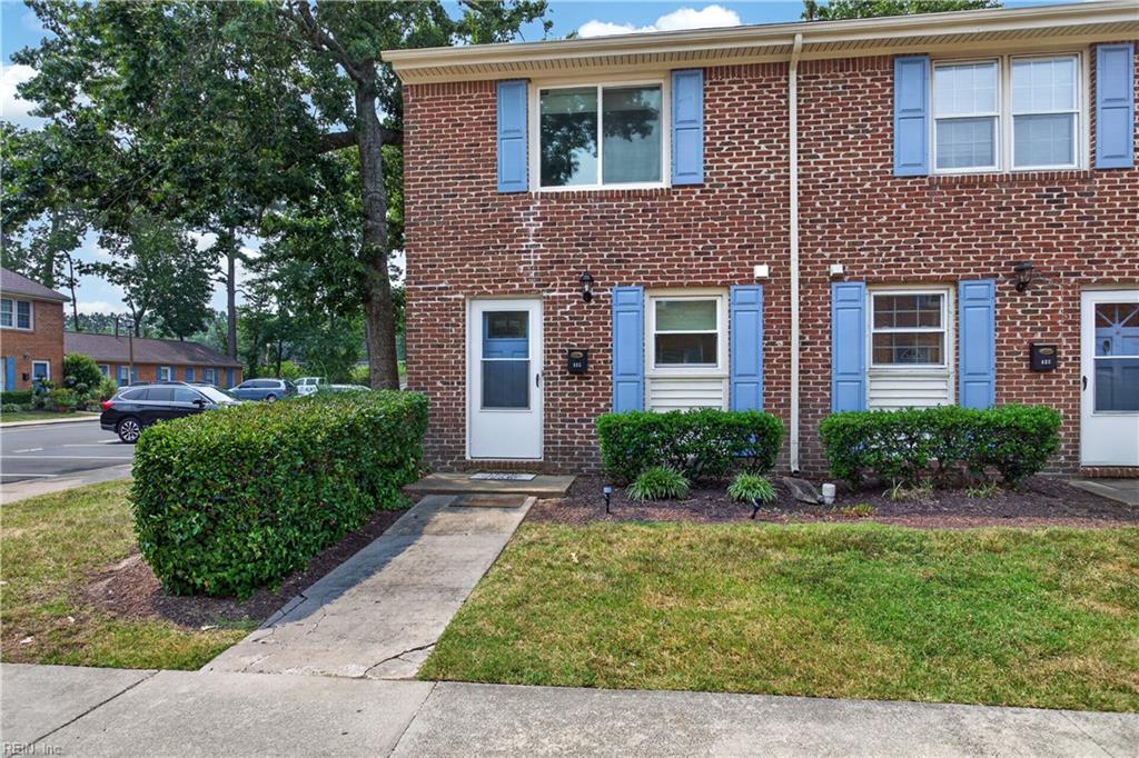 435 Barberton Dr Property Photo 1