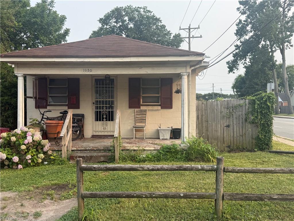 1053 Hannah St Property Photo 1