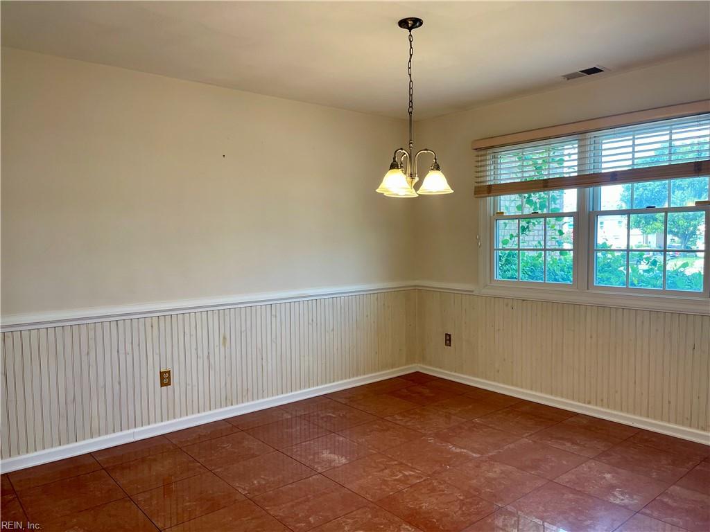 2402 Whaler Ct Property Photo 4