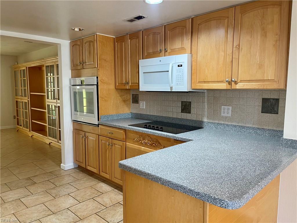 2402 Whaler Ct Property Photo 5