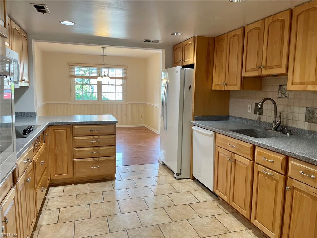 2402 Whaler Ct Property Photo 6