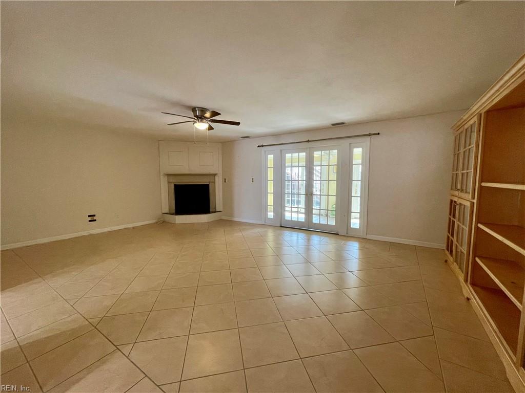 2402 Whaler Ct Property Photo 7