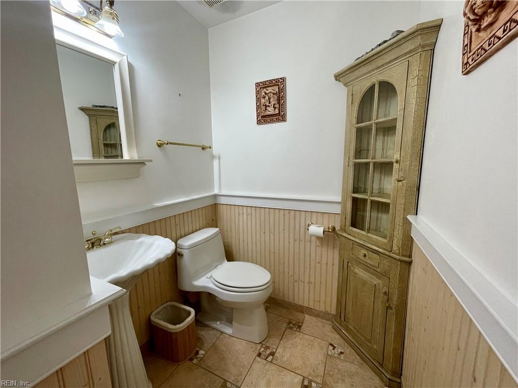 2402 Whaler Ct Property Photo 10